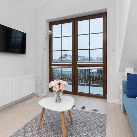 Bright Offshore In With Furnished Balcony And Parking By Renters Appartamento *