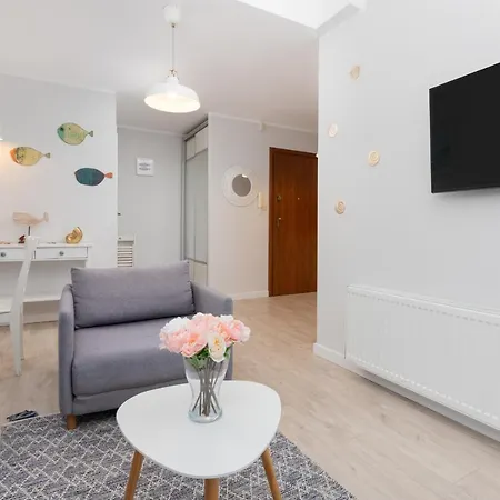 Bright Offshore In With Furnished Balcony And Parking By Renters *