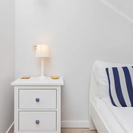 Appartamento Bright Offshore In With Furnished Balcony And Parking By Renters